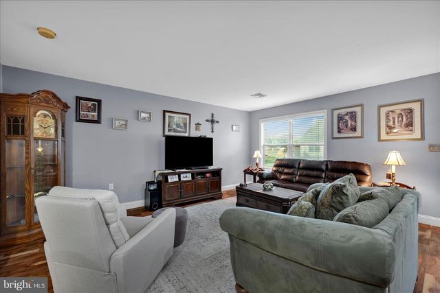 3 TOMMY LN, Enola, PA 17025