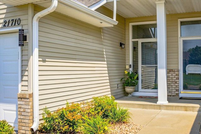 21710 Evergreen Trail, Rogers, MN 55374