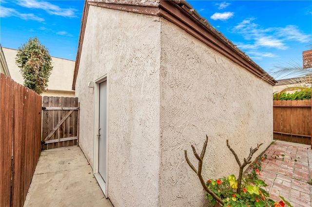 2007 Delaware Street, Huntington Beach, CA 92648