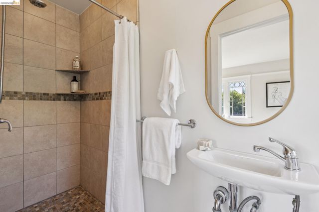 630 Longridge Rd, Oakland, CA 94610
