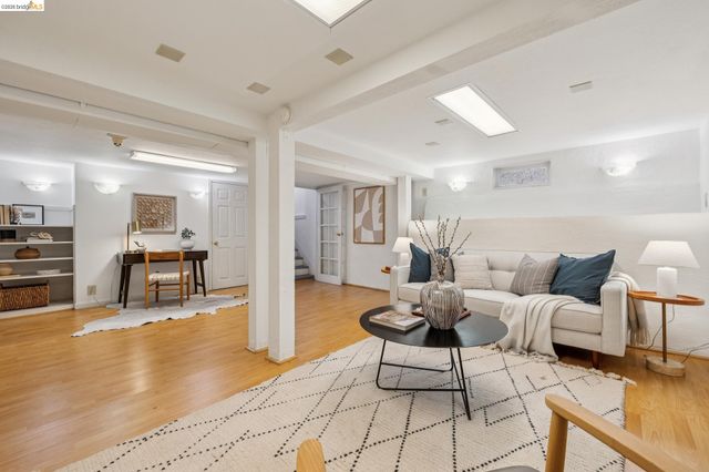 630 Longridge Rd, Oakland, CA 94610