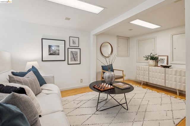 630 Longridge Rd, Oakland, CA 94610