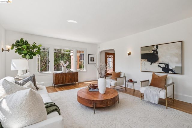 630 Longridge Rd, Oakland, CA 94610