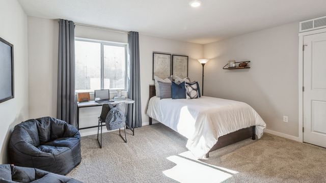 3042 Sweetwater Drive, Des Moines, IA 50320