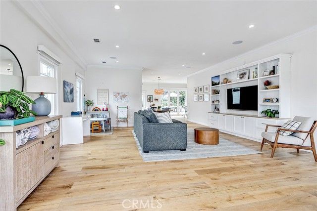 825 Center, El Segundo, CA 90245