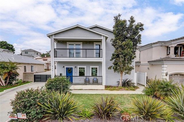 825 Center, El Segundo, CA 90245