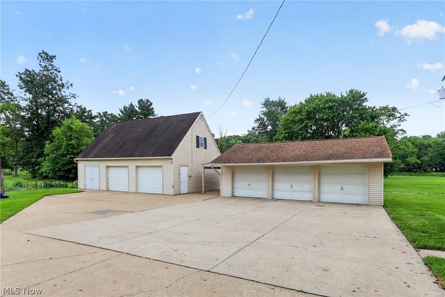 1100 Fairfield School Road, Columbiana, OH 44408