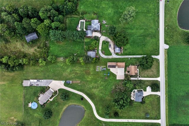 1100 Fairfield School Road, Columbiana, OH 44408