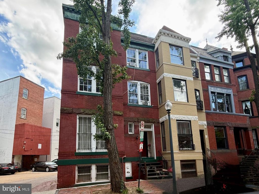 1738 RIGGS PL NW, Washington, DC 20009