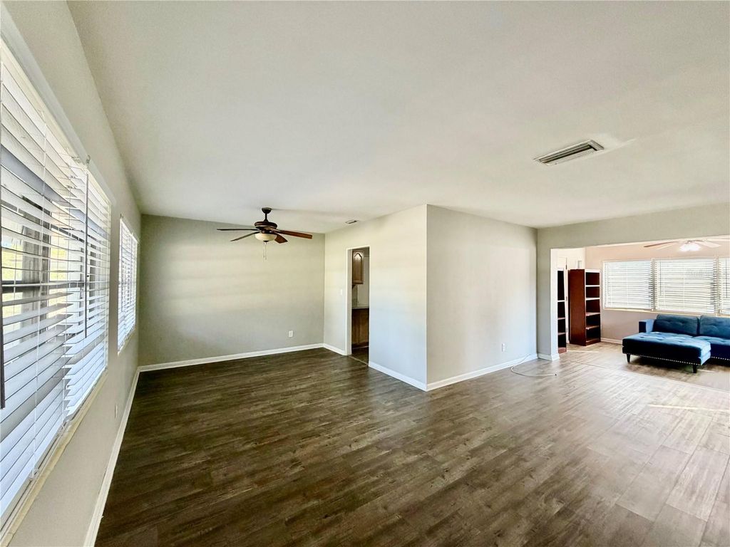 Image 11 of property listing at 1231 VANTAGE DRIVE, Orlando, FL 32806