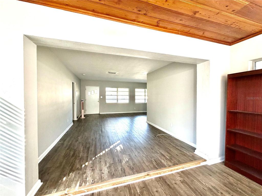 Image 13 of property listing at 1231 VANTAGE DRIVE, Orlando, FL 32806