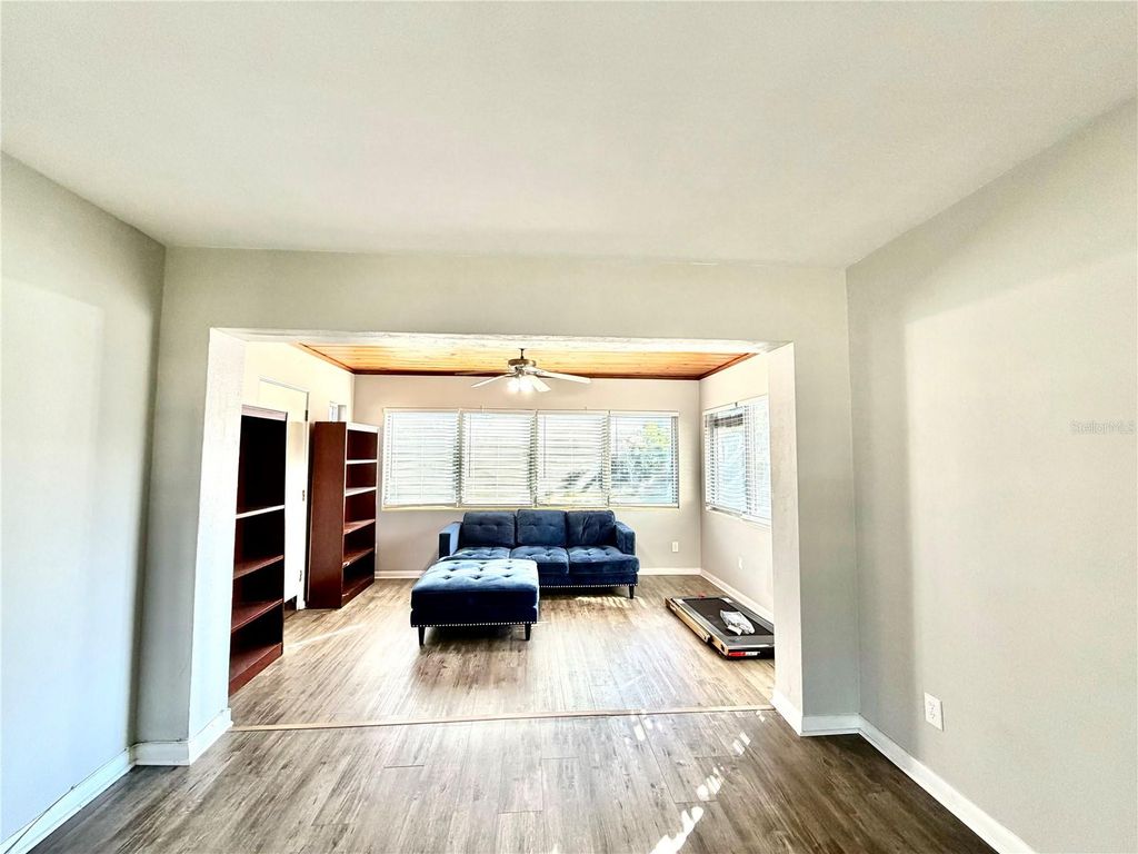 Image 14 of property listing at 1231 VANTAGE DRIVE, Orlando, FL 32806