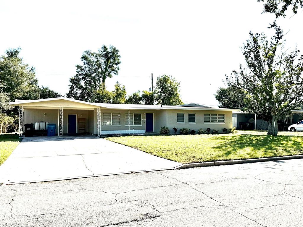 Image 3 of property listing at 1231 VANTAGE DRIVE, Orlando, FL 32806