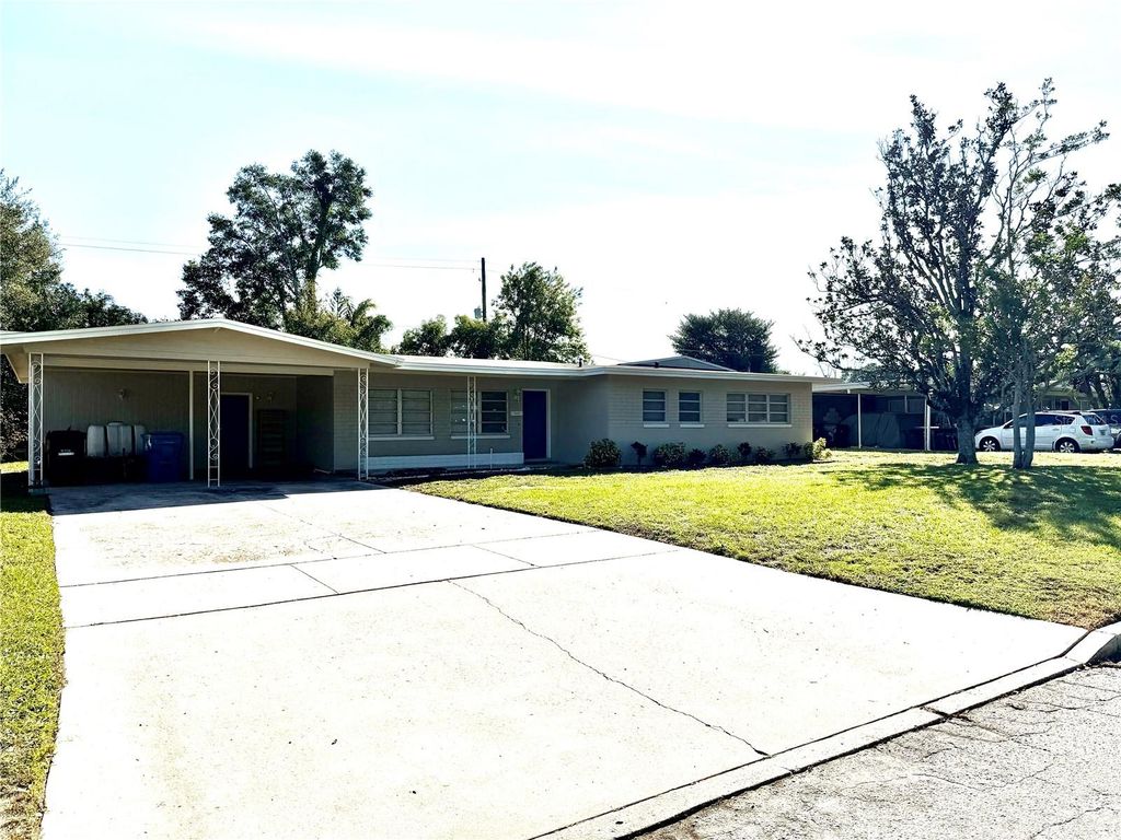 Image 4 of property listing at 1231 VANTAGE DRIVE, Orlando, FL 32806