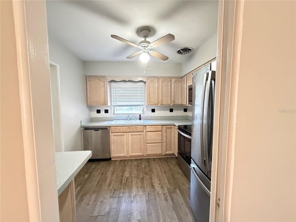 Image 6 of property listing at 1231 VANTAGE DRIVE, Orlando, FL 32806