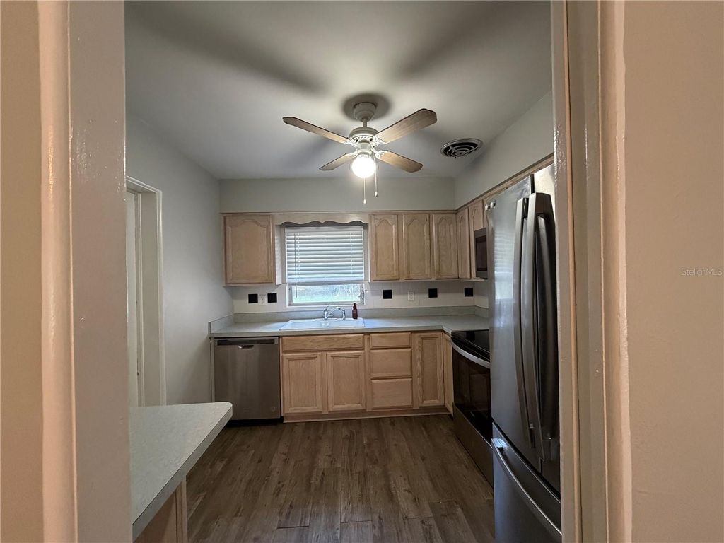 Image 7 of property listing at 1231 VANTAGE DRIVE, Orlando, FL 32806