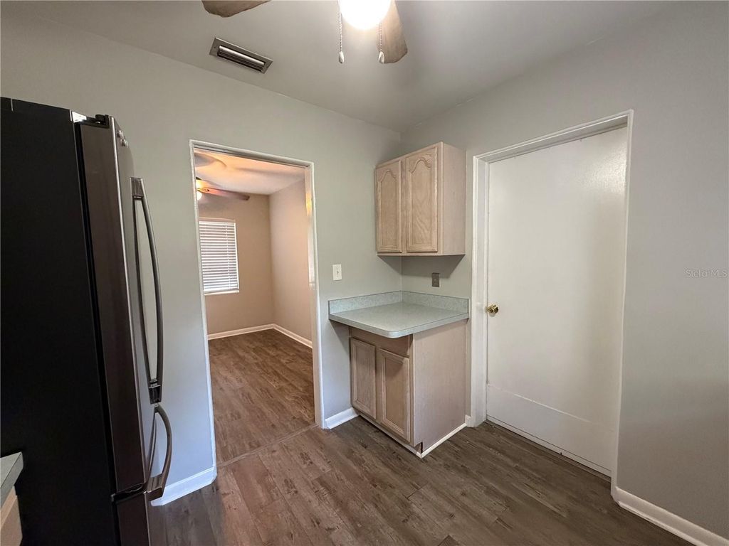 Image 8 of property listing at 1231 VANTAGE DRIVE, Orlando, FL 32806