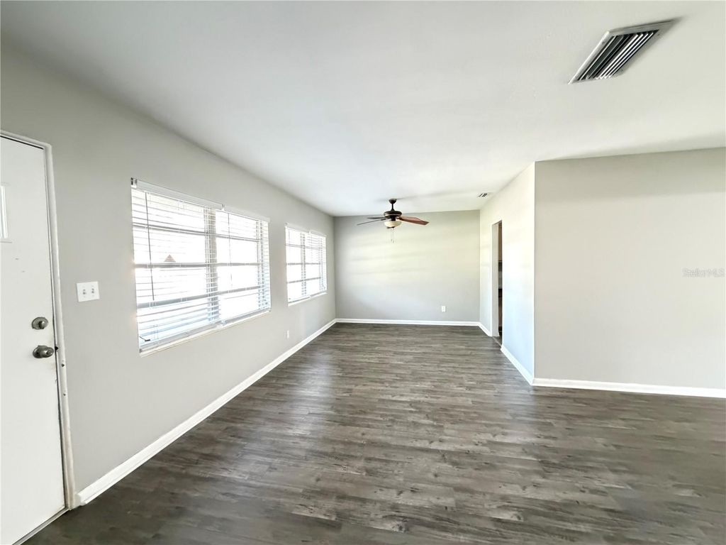 Image 10 of property listing at 1231 VANTAGE DRIVE, Orlando, FL 32806