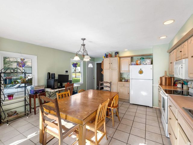 1212 S Rotherwood Avenue, Evansville, IN 47714