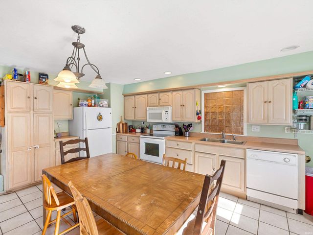 1212 S Rotherwood Avenue, Evansville, IN 47714