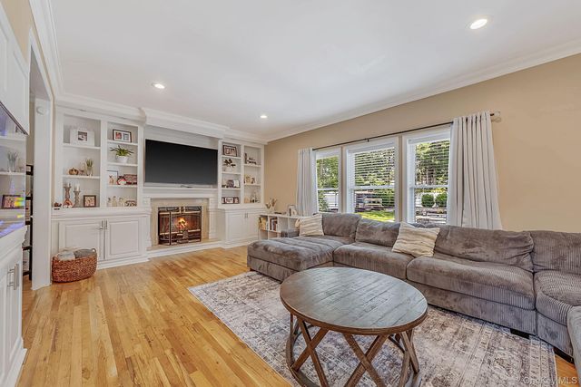 62 Ridgefield Dr, Shoreham, NY 11786