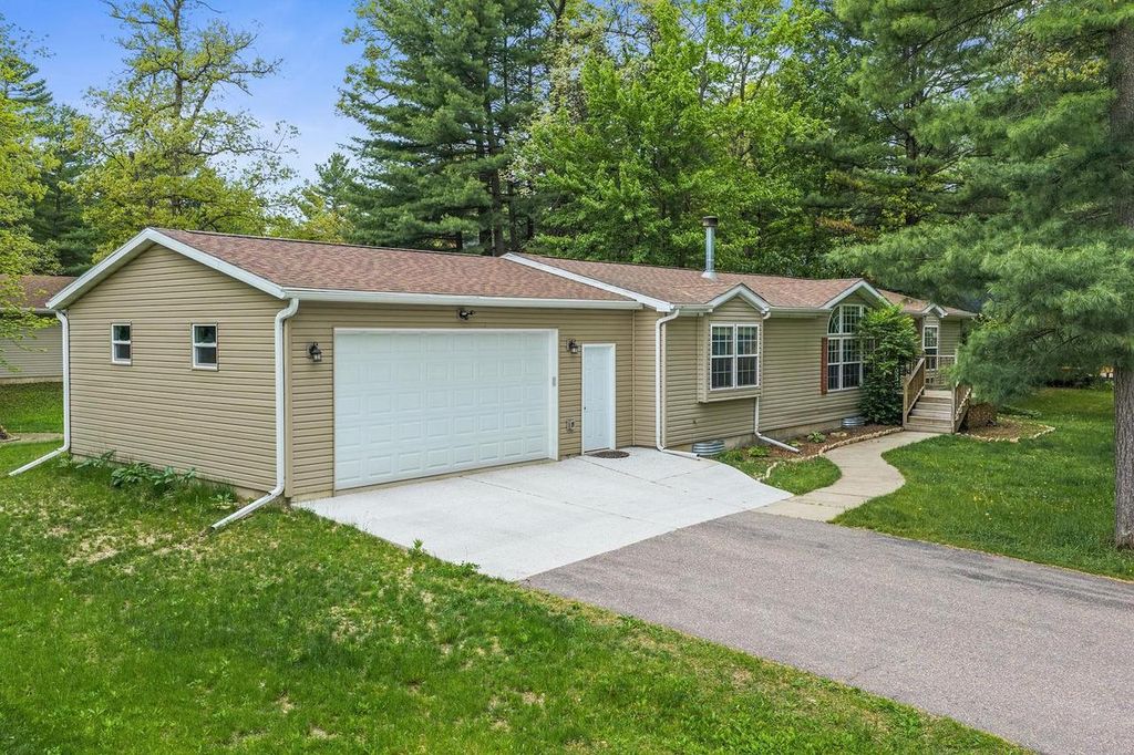 148 Cliffside Drive, Wisconsin Dells, WI 53965