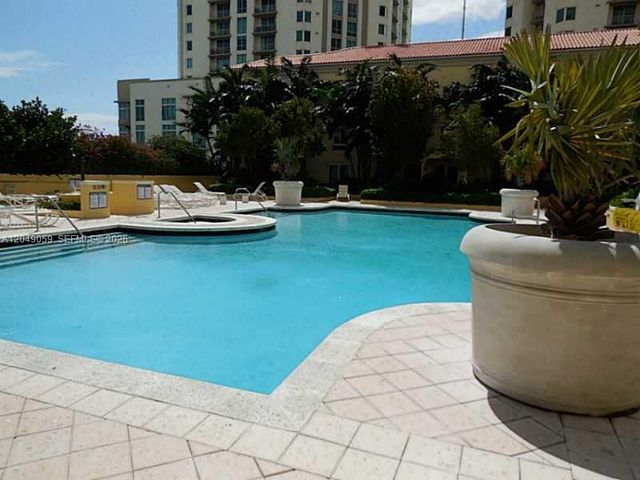 7355 SW 89th Street 722N, Miami, FL 33156