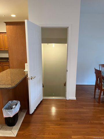 45 Autumn Drive, Plainview, NY 11803