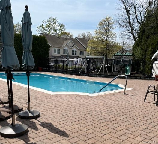 45 Autumn Drive, Plainview, NY 11803