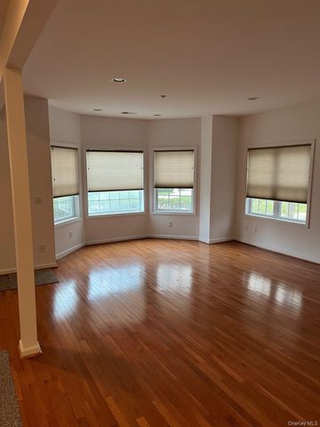 45 Autumn Drive, Plainview, NY 11803