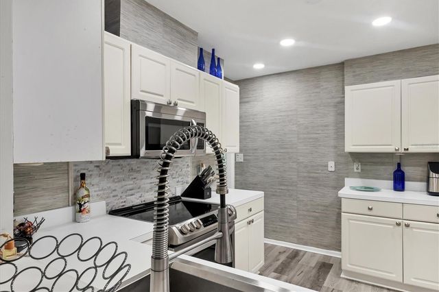 1837 UPPER COVE TERRACE, Sarasota, FL 34231