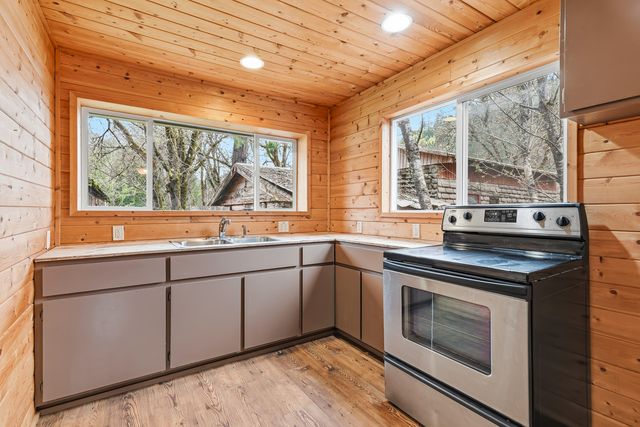 159 Bloom Road, Wolf Creek, OR 97497