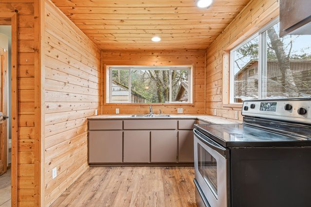 159 Bloom Road, Wolf Creek, OR 97497