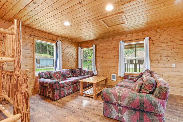 159 Bloom Road, Wolf Creek, OR 97497