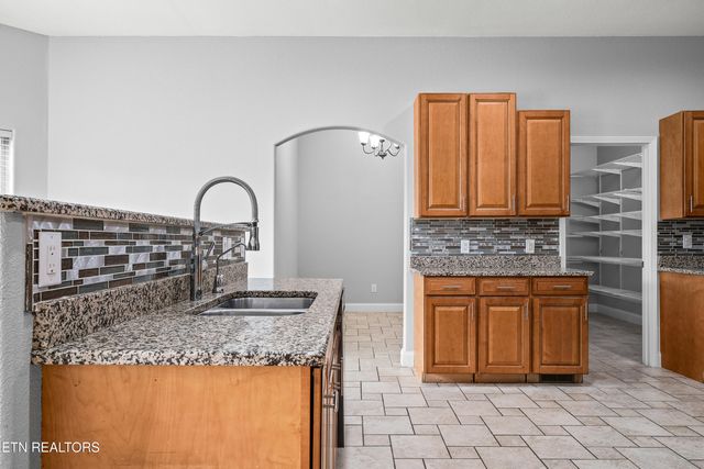 39 N Riverview Ln., Crossville, TN 38555
