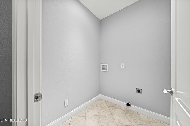 39 N Riverview Ln., Crossville, TN 38555