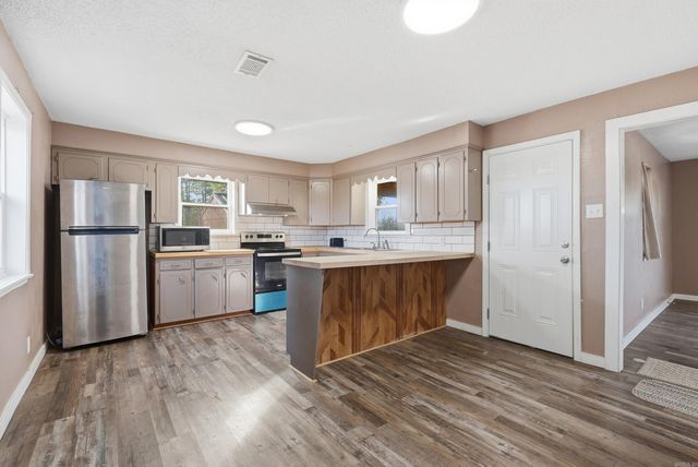 16 Eagle Valley, Conway, AR 72032