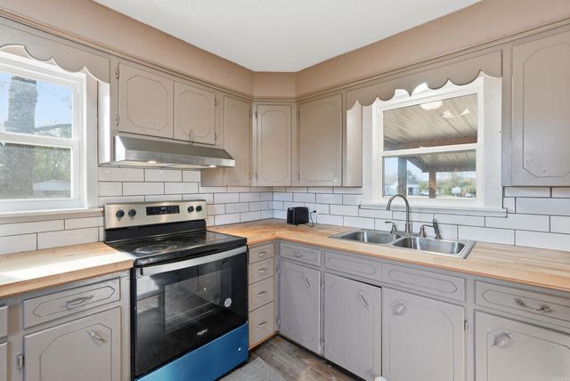 16 Eagle Valley, Conway, AR 72032