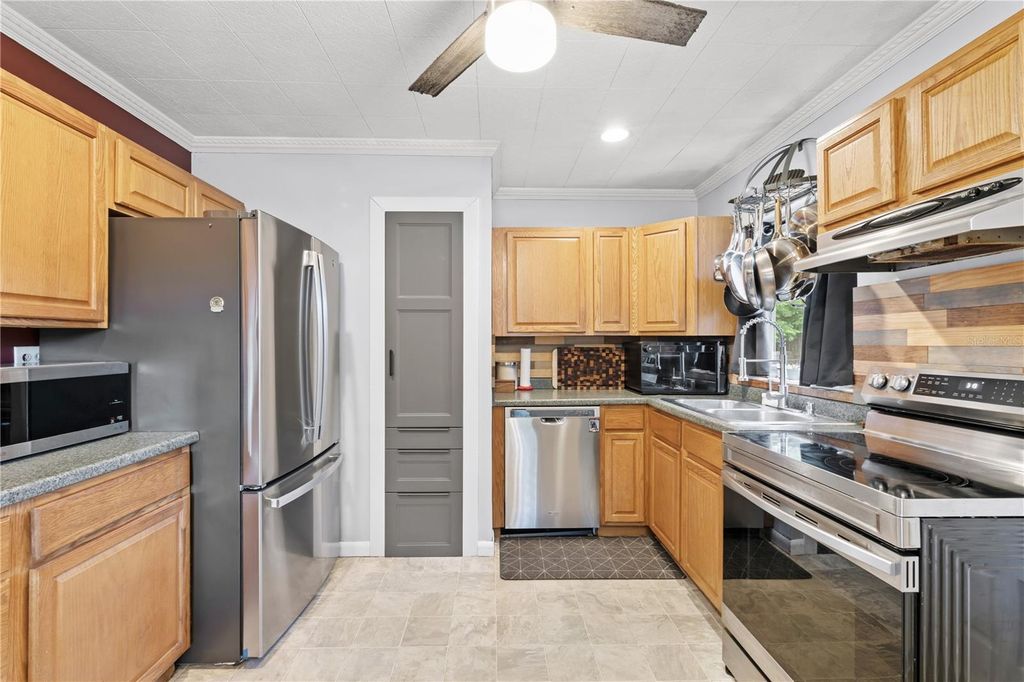 Image 14 of property listing at 3010 TOURAINE AVENUE, Orlando, FL 32812