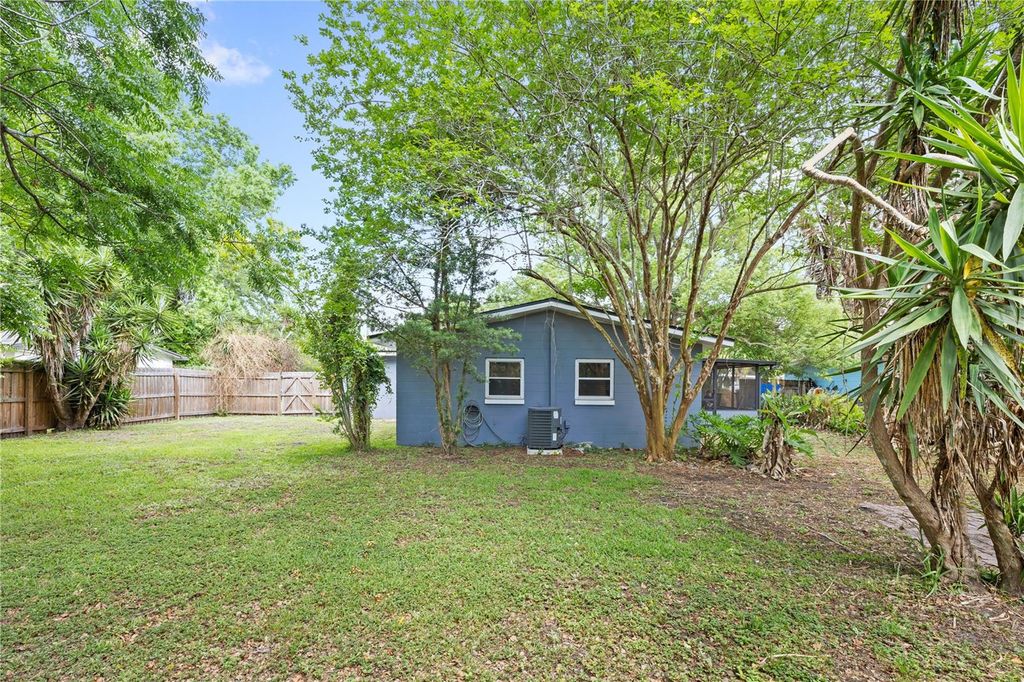 Image 6 of property listing at 3010 TOURAINE AVENUE, Orlando, FL 32812