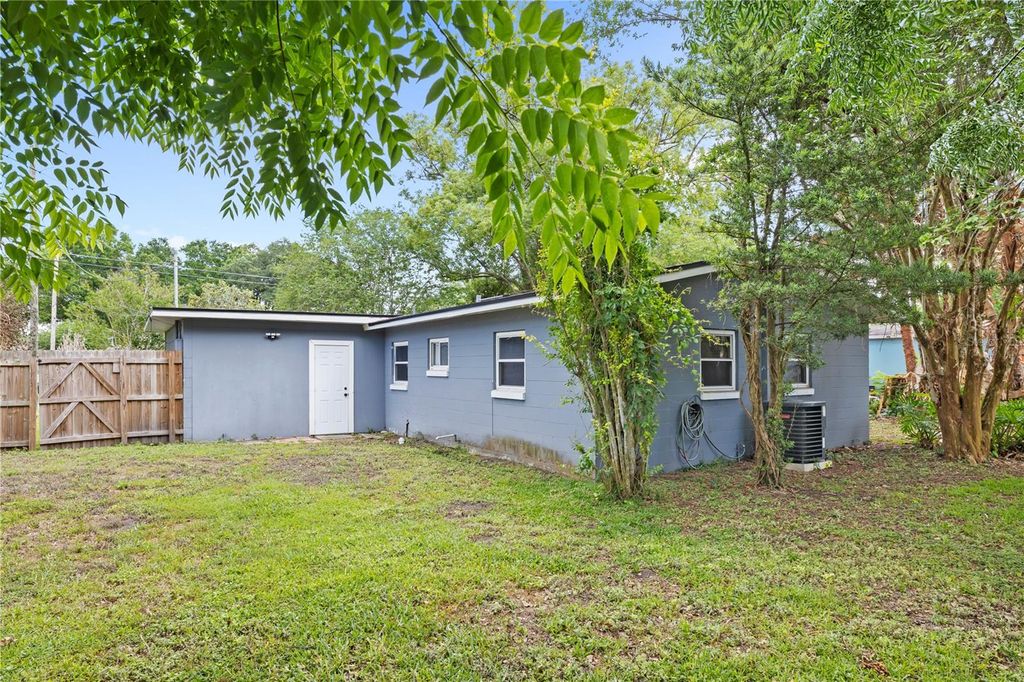 Image 9 of property listing at 3010 TOURAINE AVENUE, Orlando, FL 32812