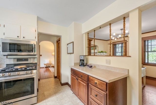 15 Oak St, Allendale Boro, NJ 07401