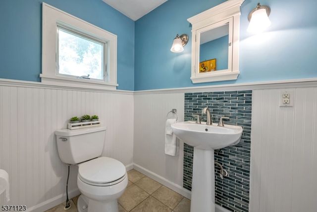 15 Oak St, Allendale Boro, NJ 07401