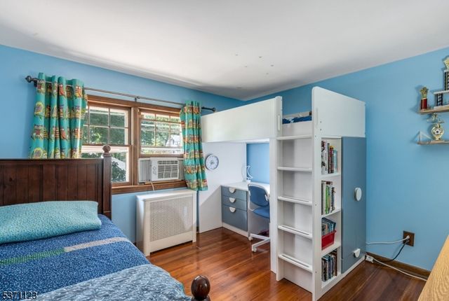 15 Oak St, Allendale Boro, NJ 07401