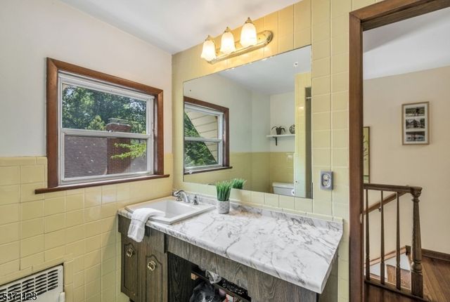 15 Oak St, Allendale Boro, NJ 07401