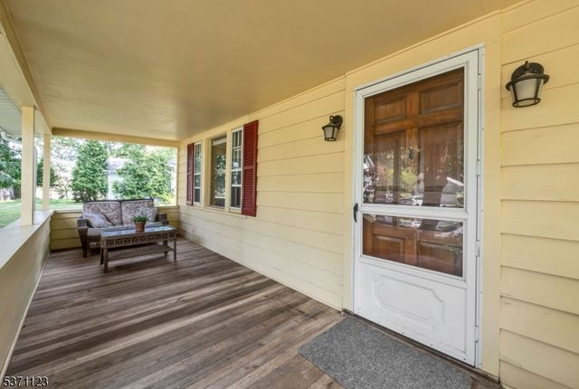 15 Oak St, Allendale Boro, NJ 07401