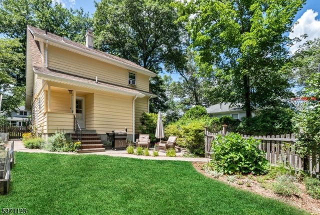 15 Oak St, Allendale Boro, NJ 07401