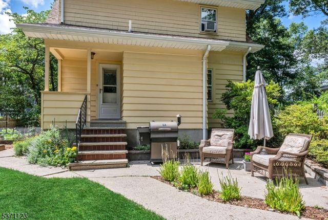 15 Oak St, Allendale Boro, NJ 07401