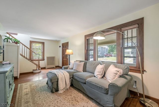 15 Oak St, Allendale Boro, NJ 07401