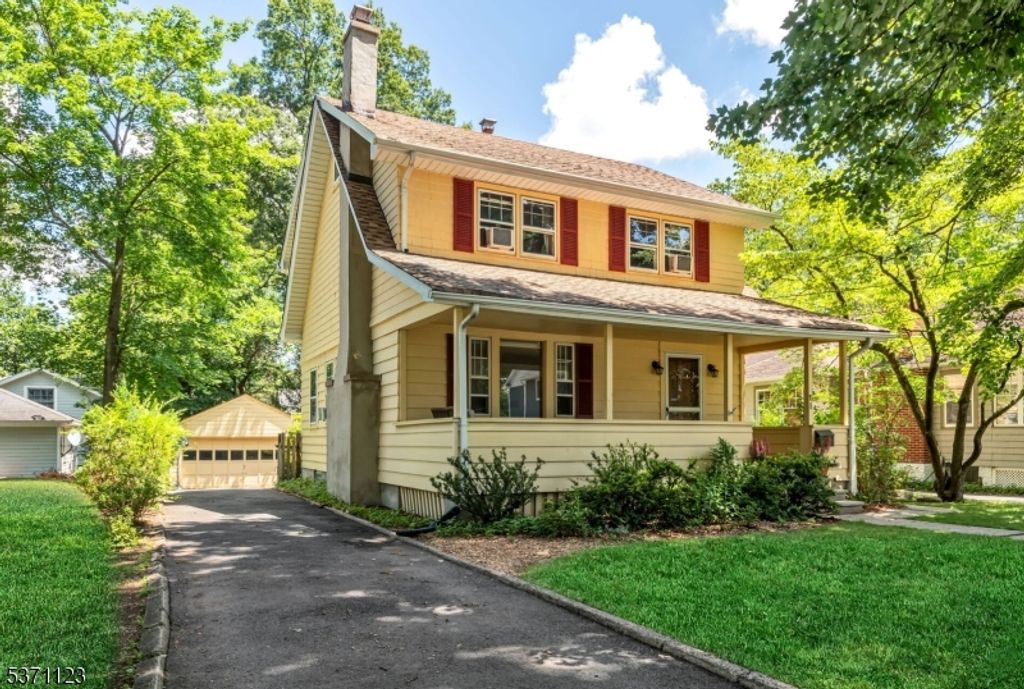 15 Oak St, Allendale Boro, NJ 07401